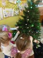 Zdobení vánočního stromečku